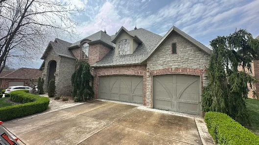 SRA Roofing & Gutters